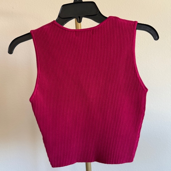 House of Harlow 1960 Fuchsia Ribbed Crop Top - Picture 3 of 3